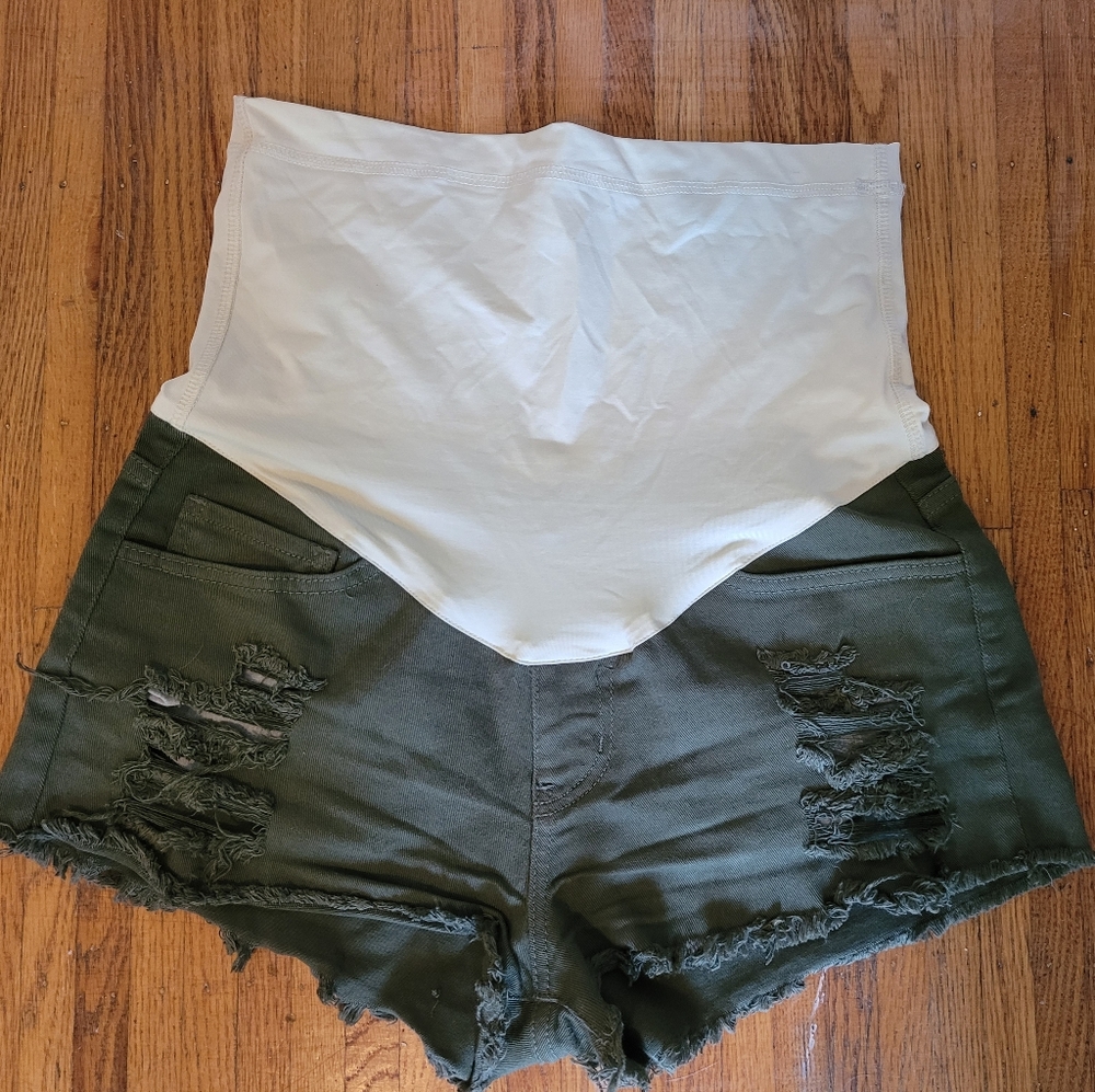 Pinkblush olive green maternity shorts size largr